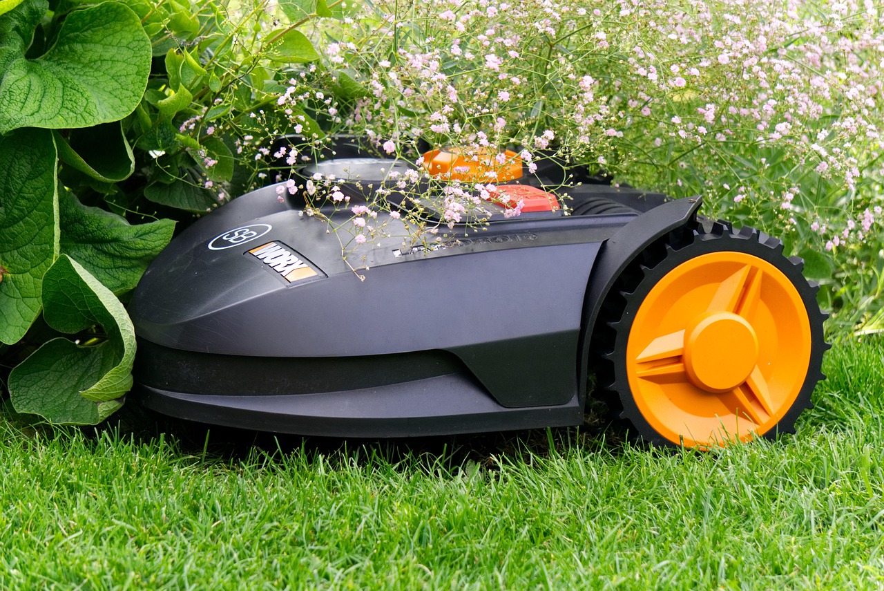 Tuinsensoren verbonden met smartphoneapp voor gegevens.