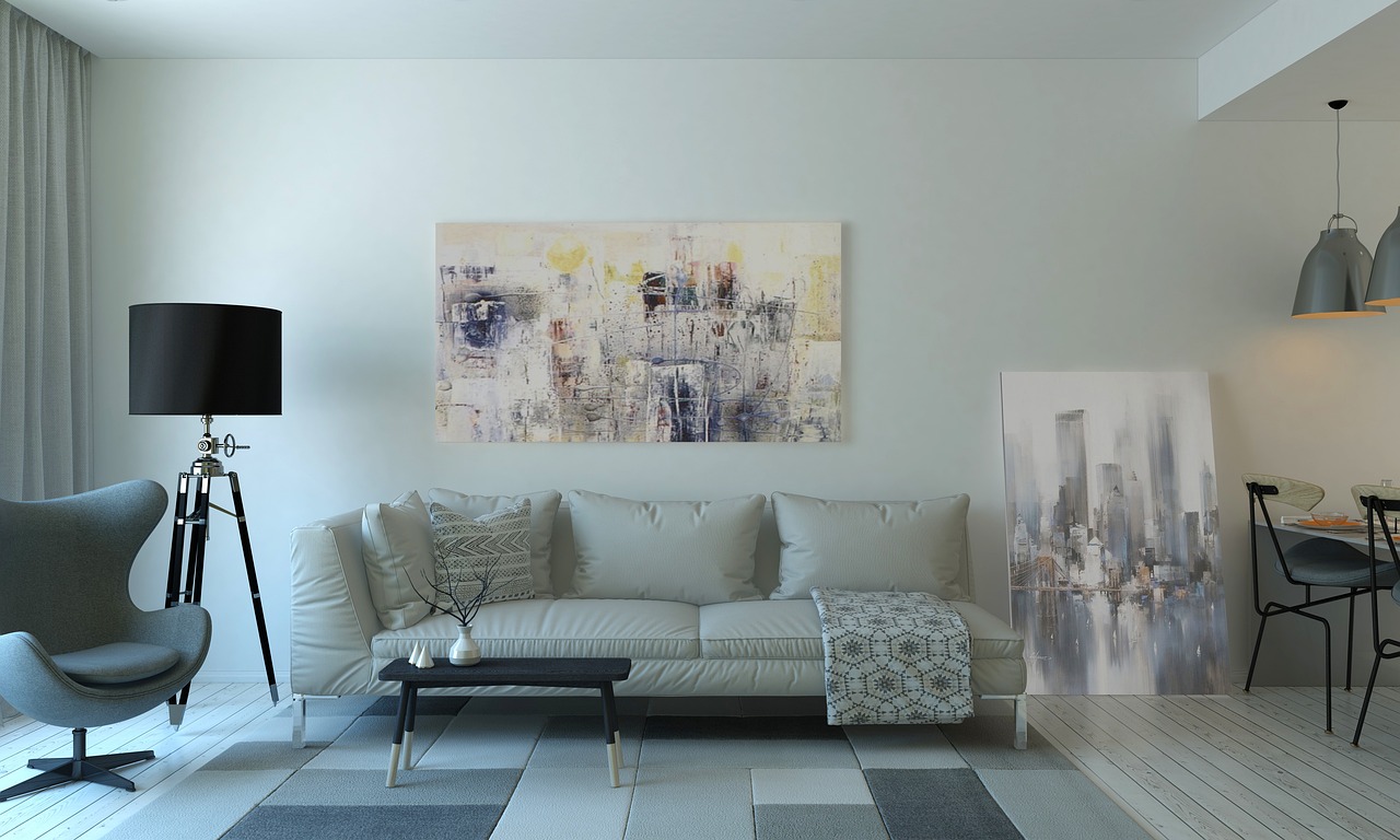 Japandi interieur met planten en houtaccenten.